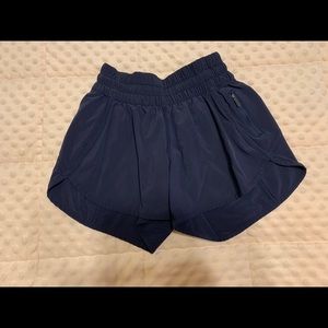 NWOT lululemon Tracker Shorts V Sz. 4